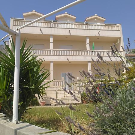 Apartments Ticinovic Омиш Экстерьер фото