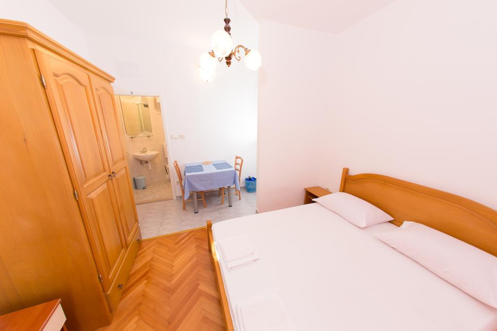 Apartments Ticinovic Омиш Экстерьер фото